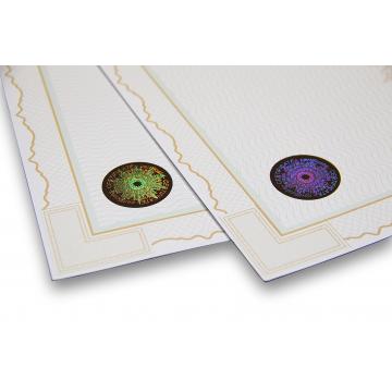 Univerzálny gilošový papier s vlisovaným hologramom s orientáciu na šírku